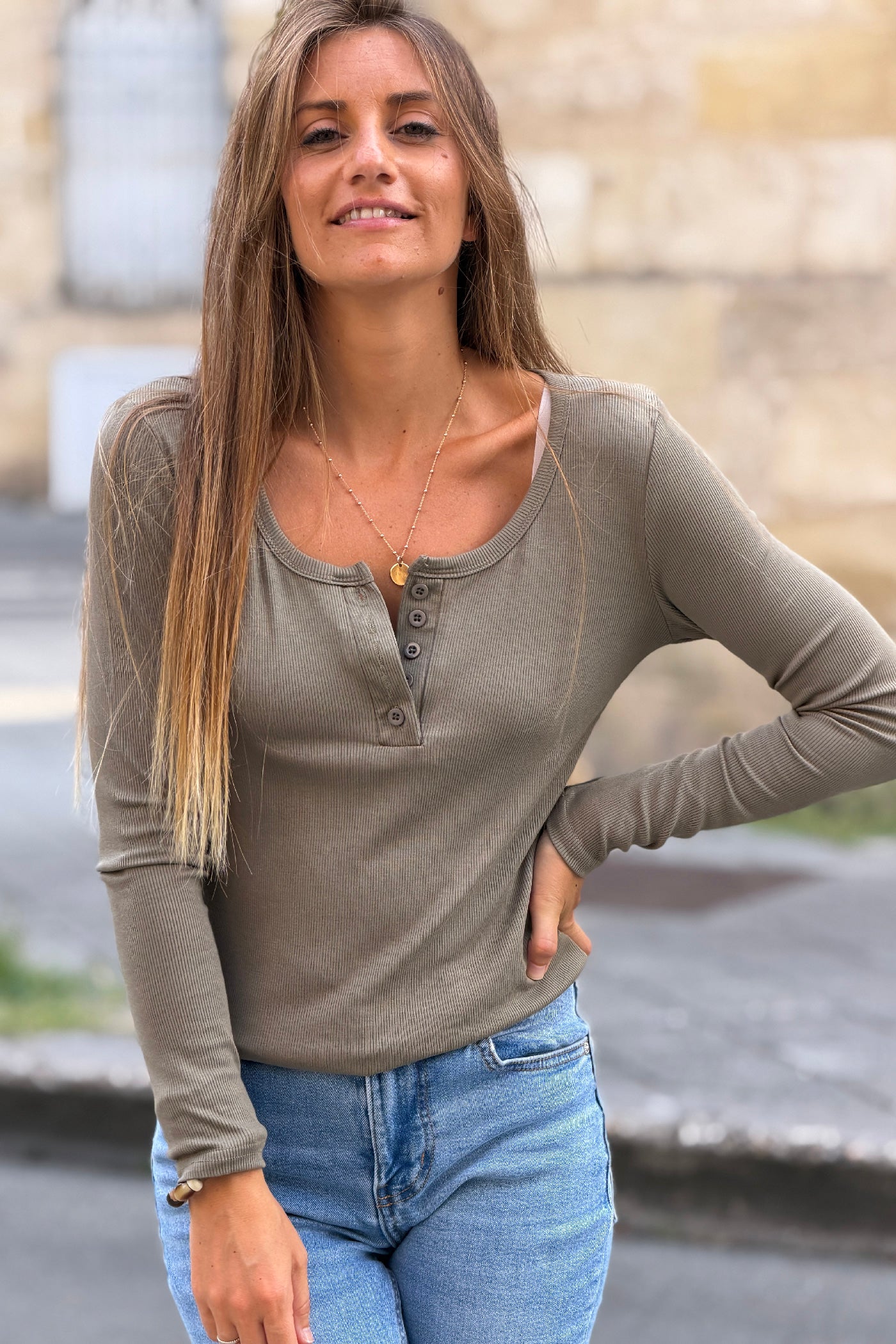Top côtelé kaki style sous pull col petits boutons