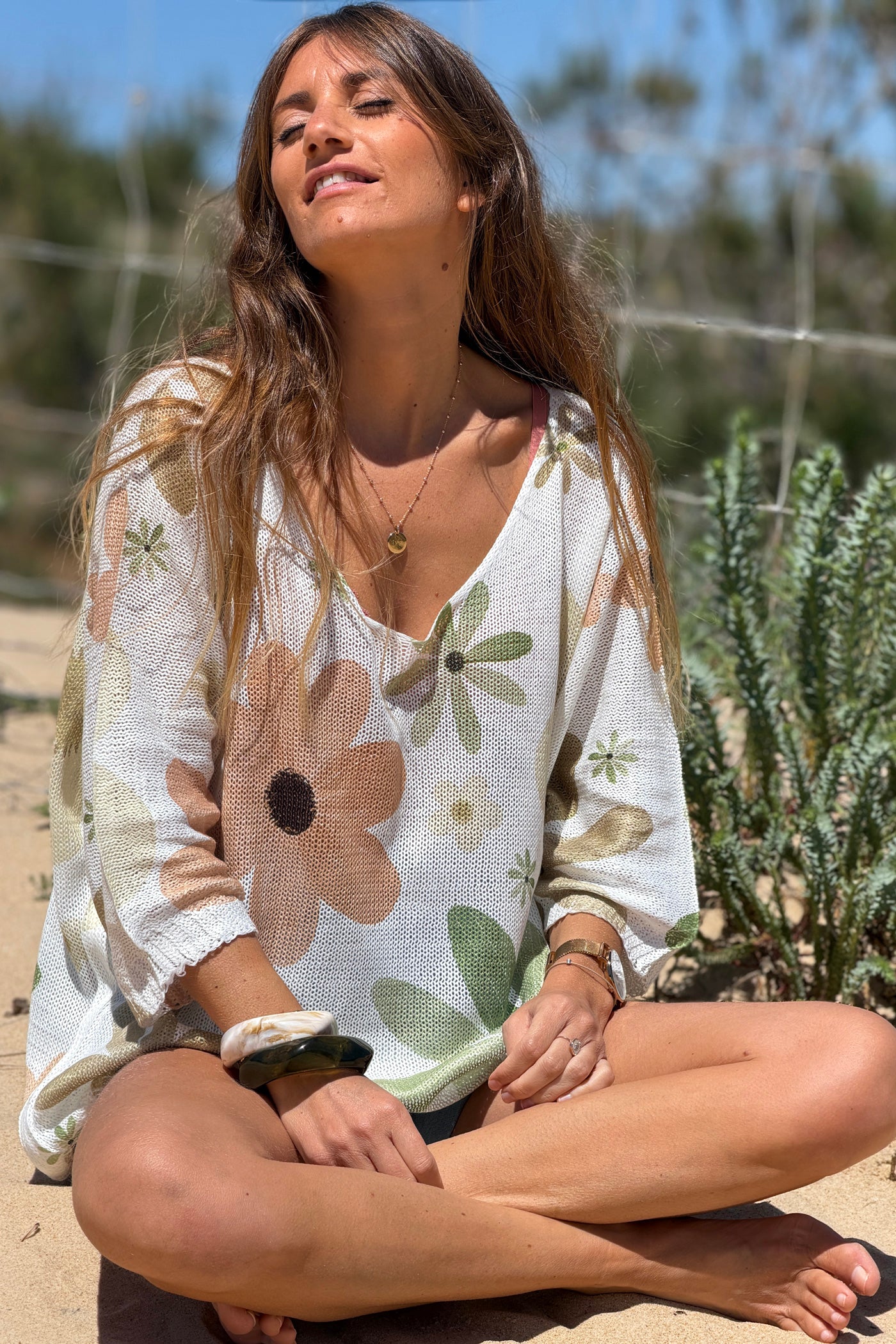 Top en maille coton manches chauve souris imprimé marguerite marron et kaki