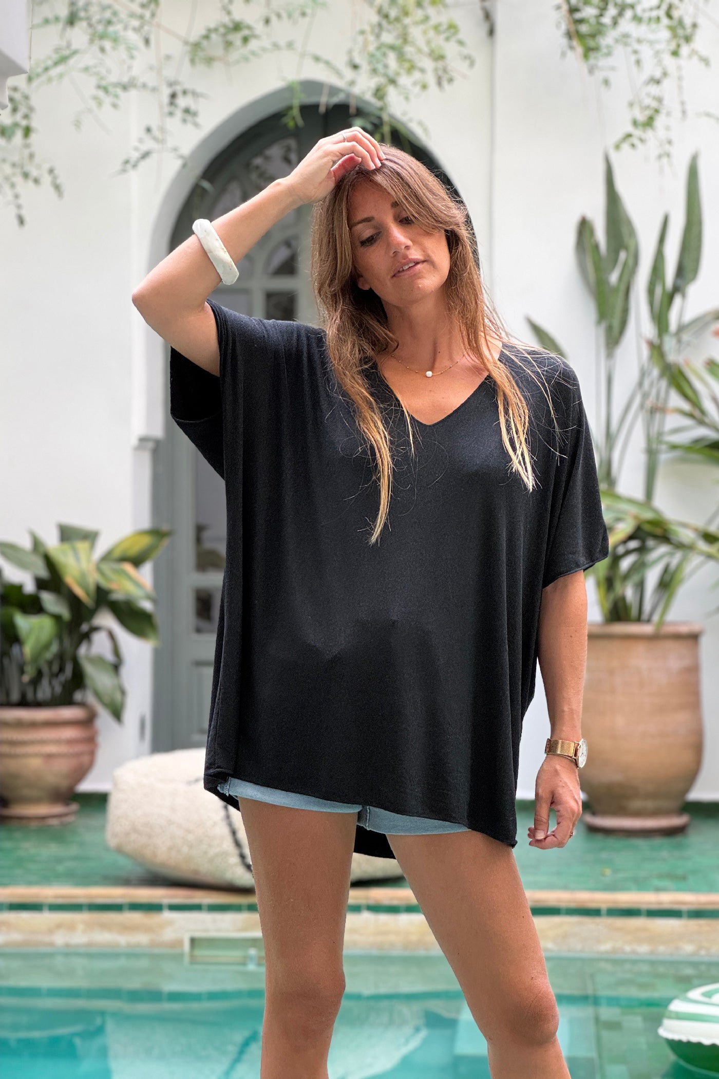 Top gris fonce chine fluide confort et stretch col V