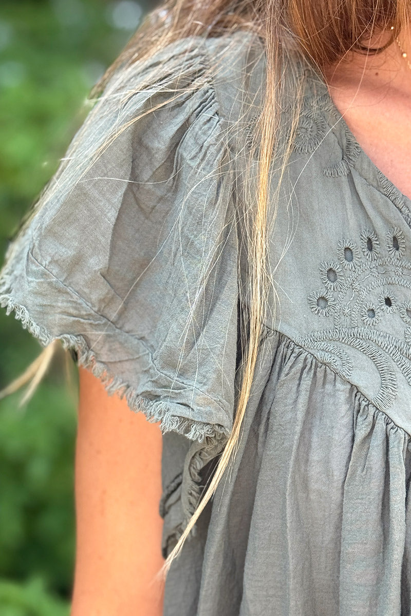 Top kaki en coton details col et dos en broderie anglaise
