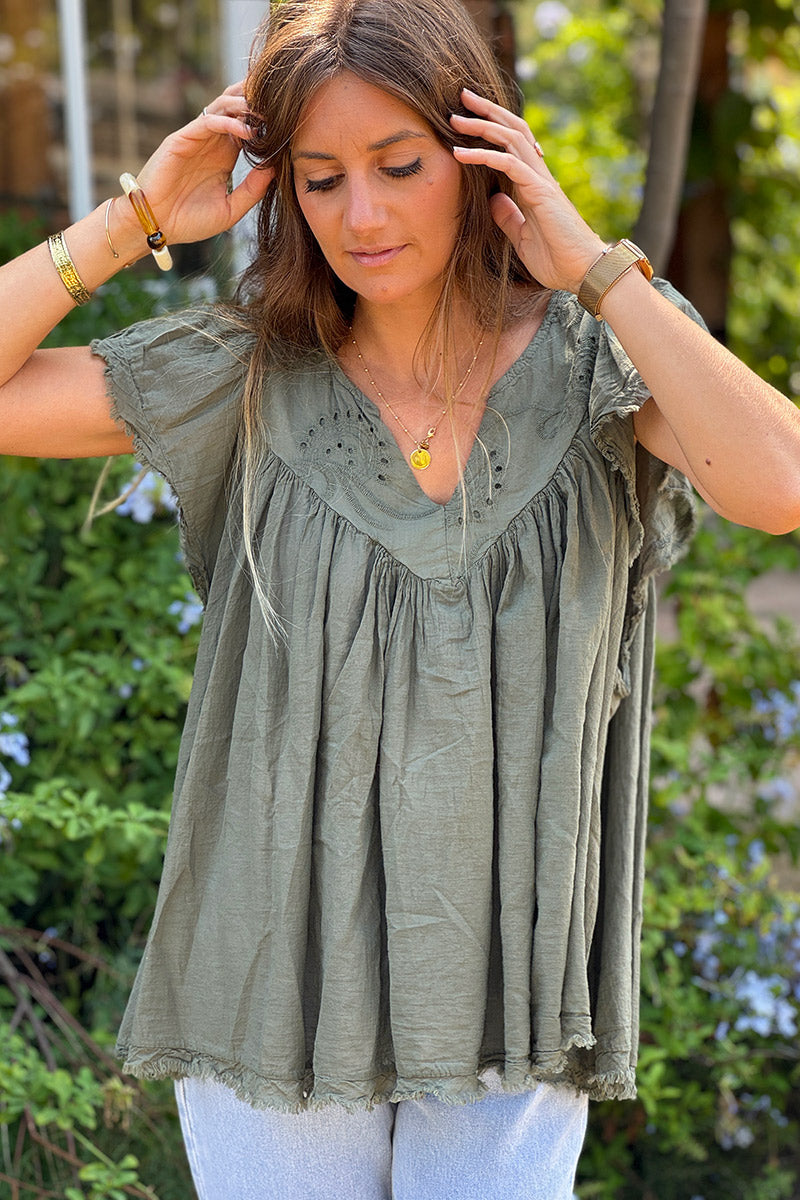 Top kaki en coton details col et dos en broderie anglaise