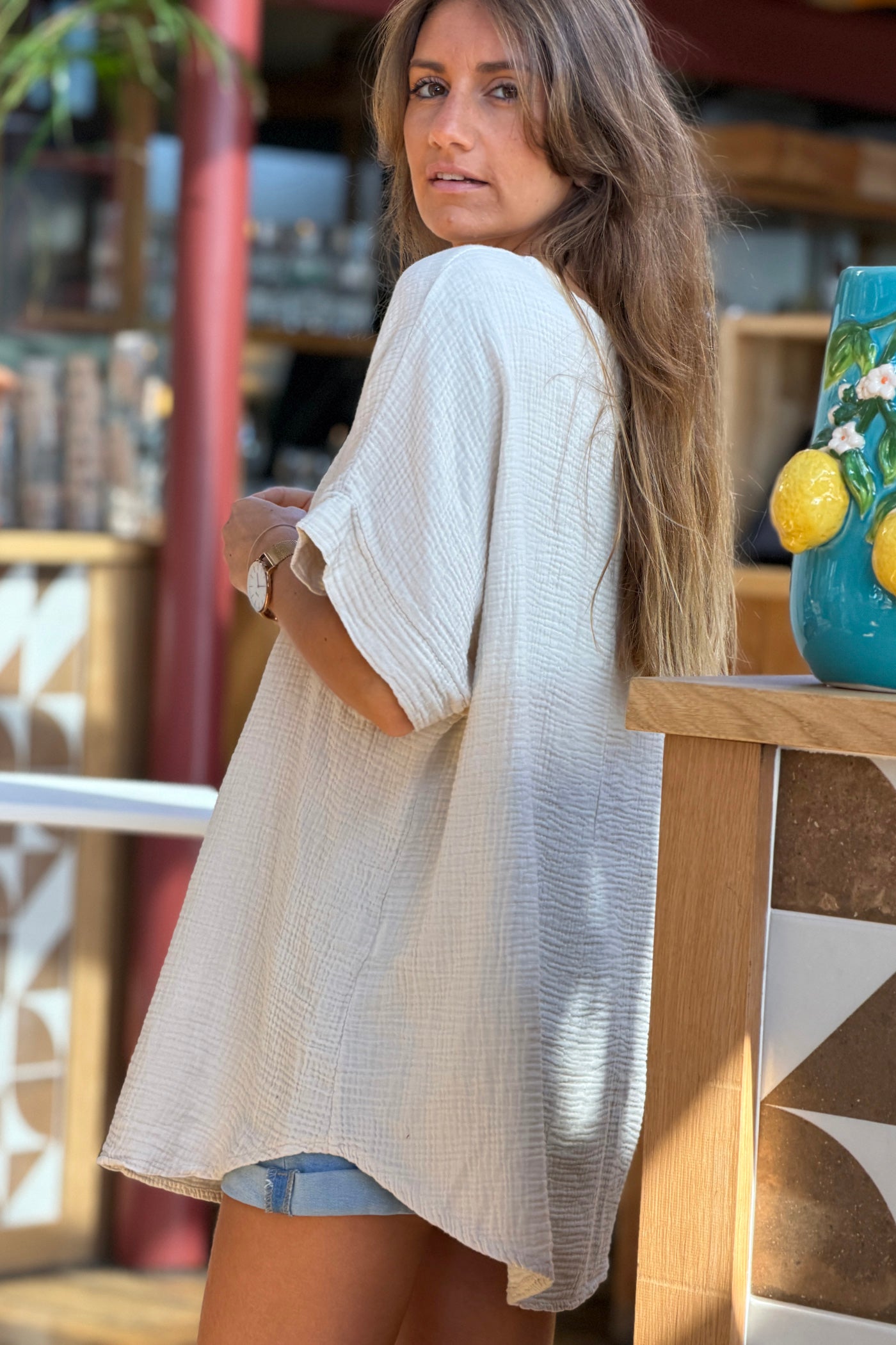 Top large beige en gaze de coton basique col rond