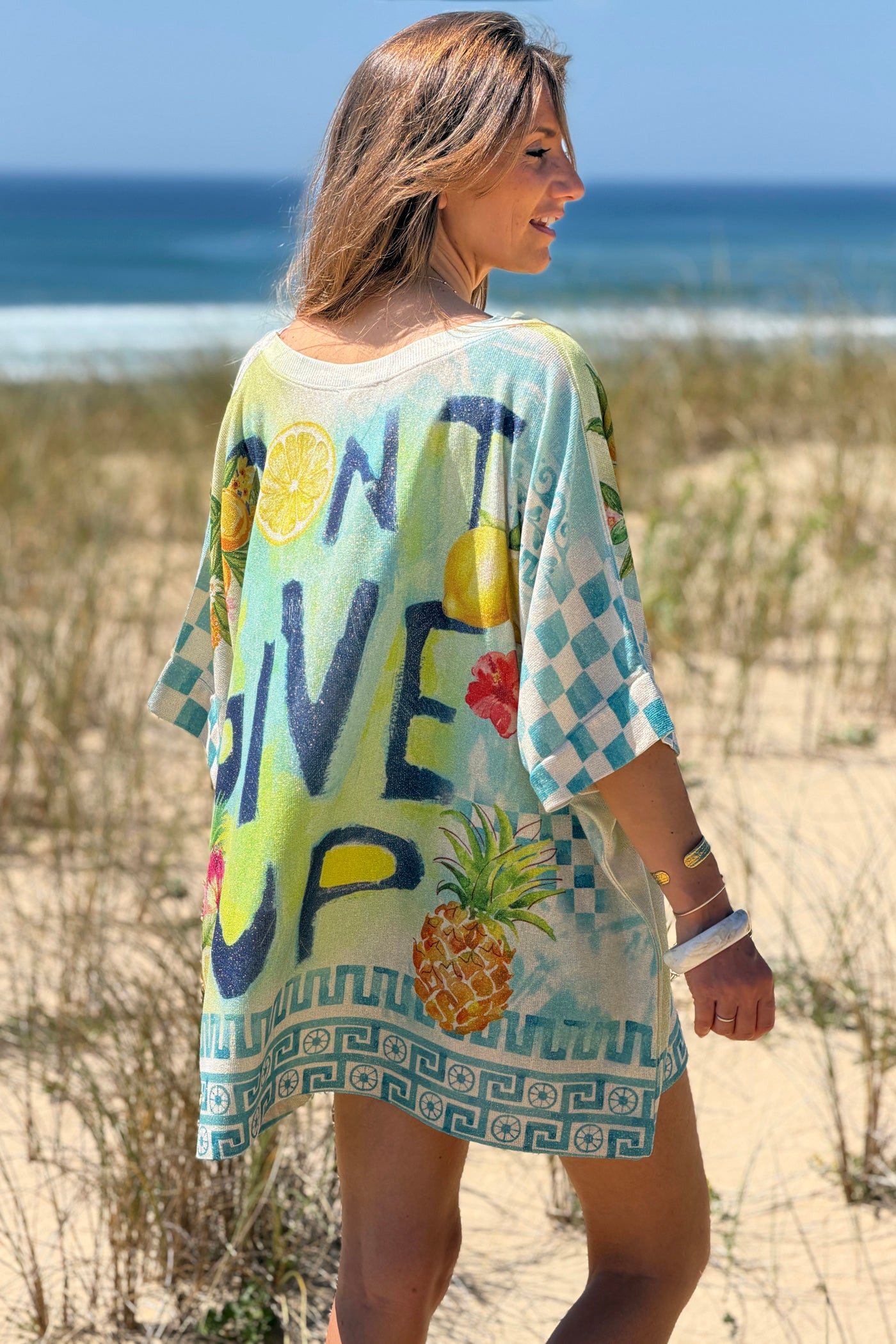 Top large et brillant imprimé Don't give up homard ananas et fleurs