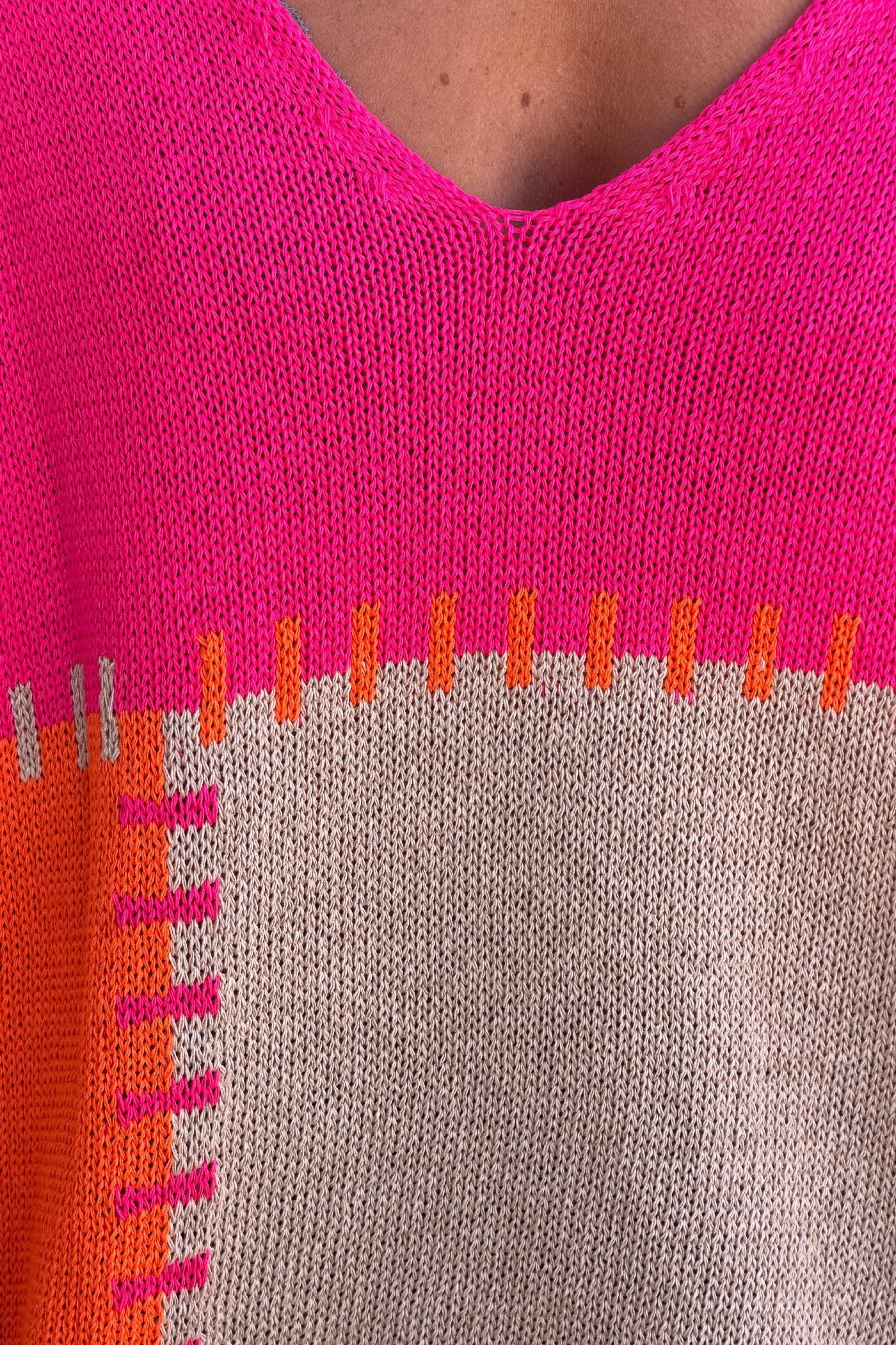 Top maille coton large motif patchwork orange et fuchsia