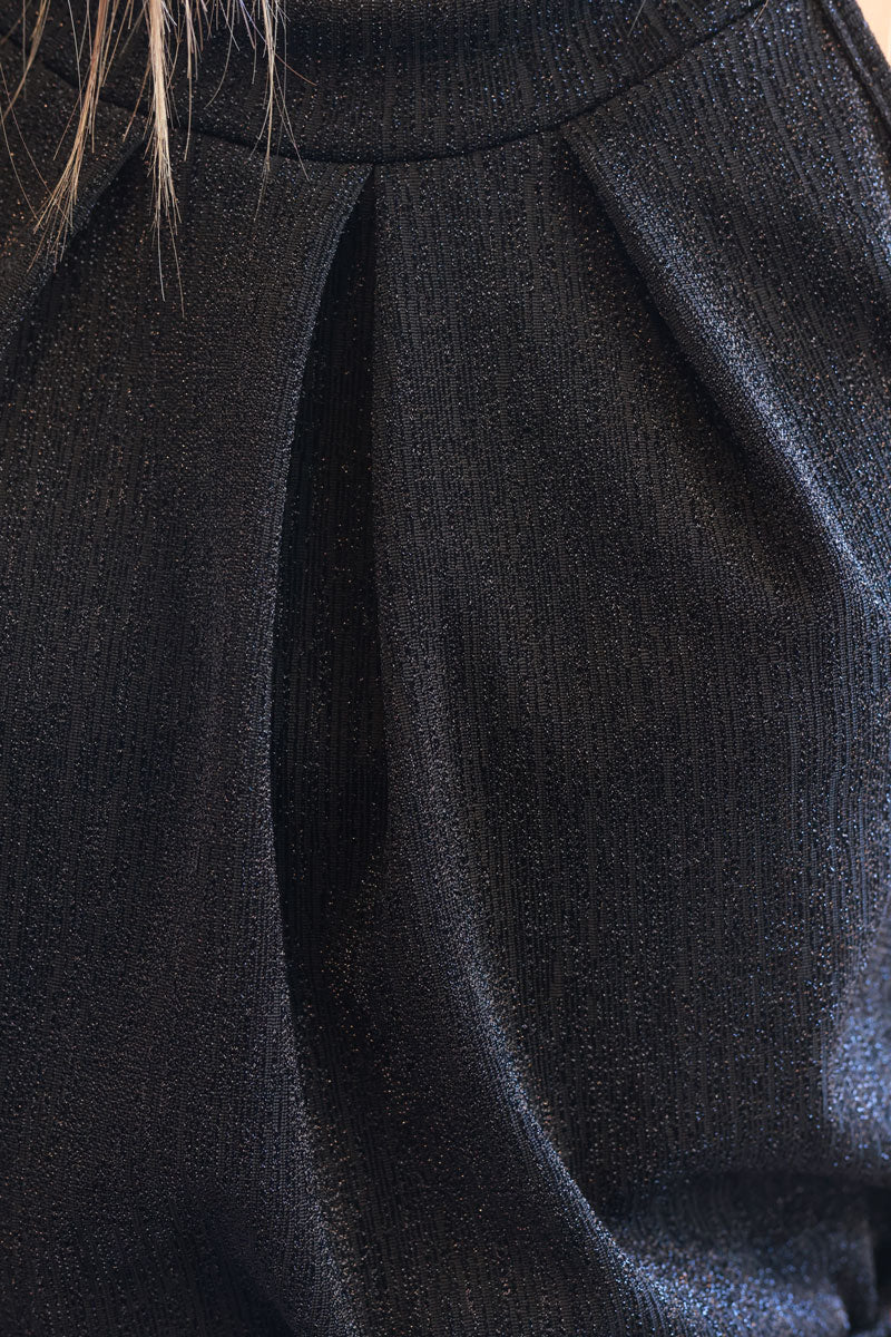 Top noir brillant effet lamé pour les fêtes à bretelles dos nu goutte avec nœud