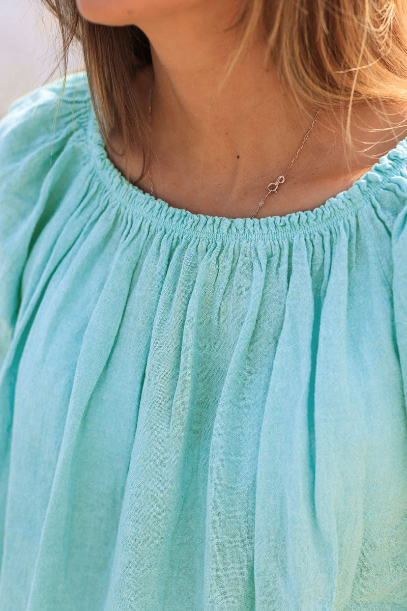 Top turquoise délavé en coton col élastique rond ou bardot