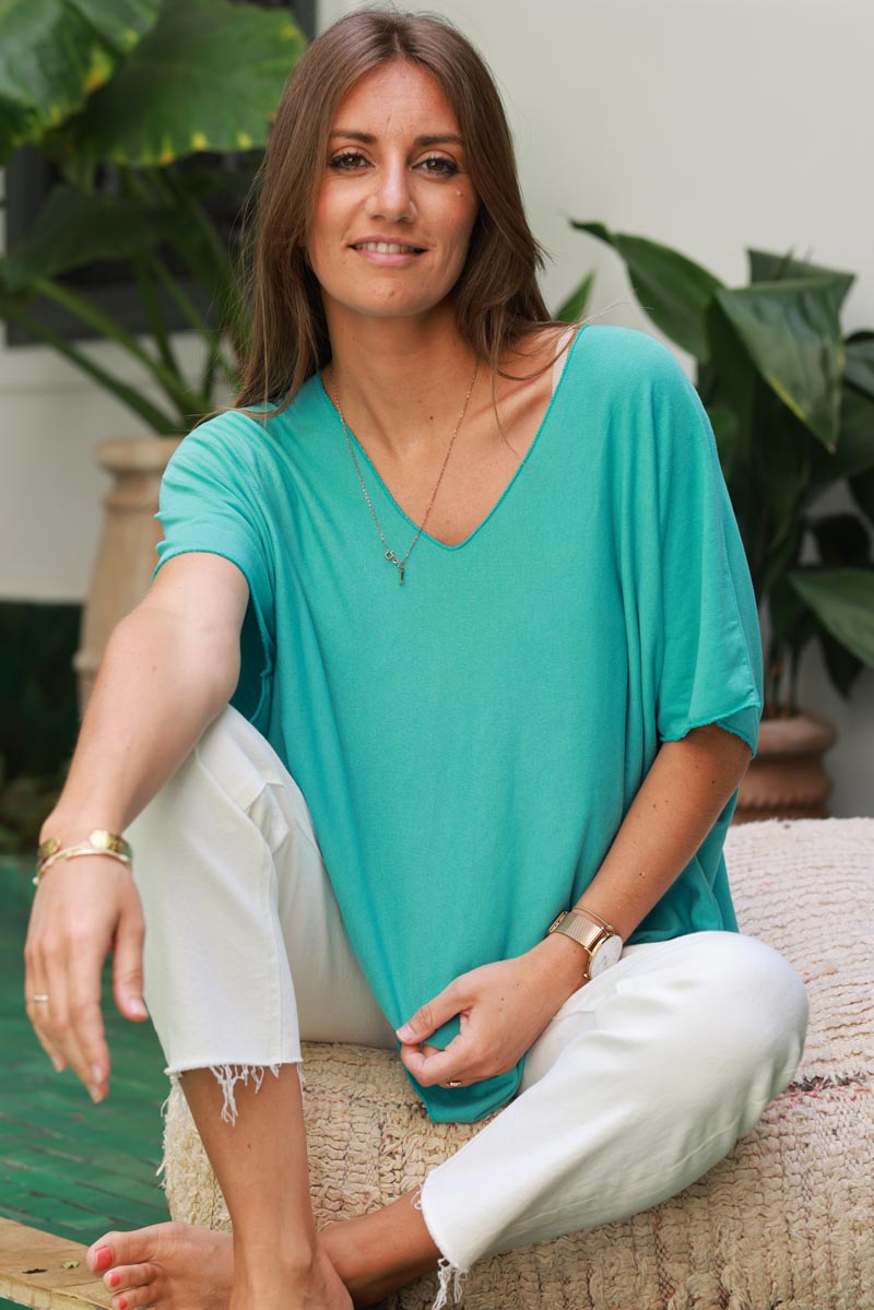 Top turquoise fluide confort et stretch col v