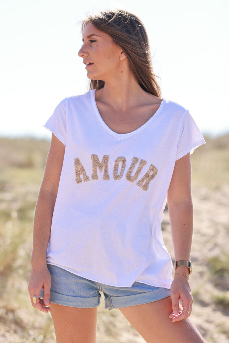 T-shirt blanc col V manches courtes Amour bouclette beige