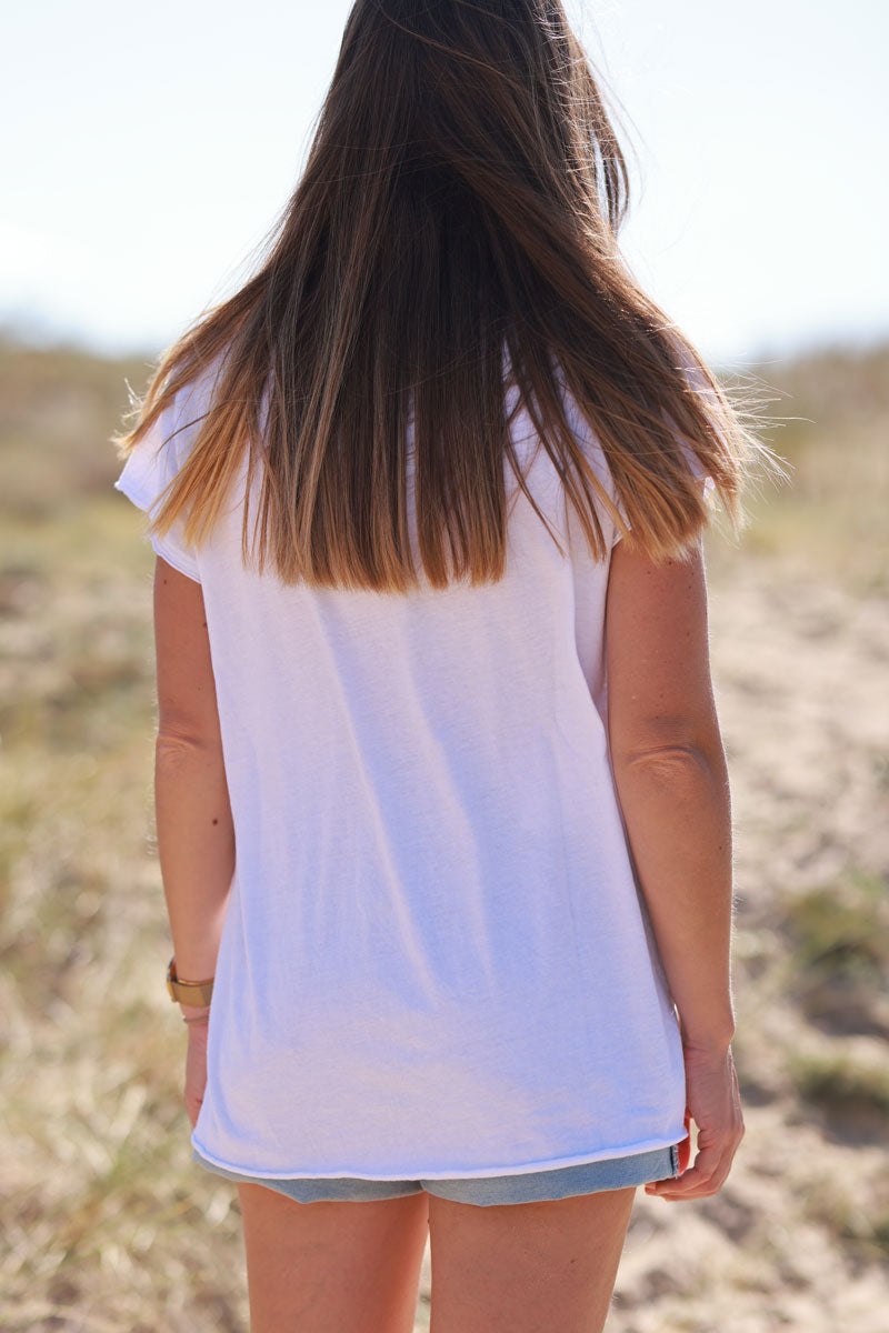 T-shirt blanc col V manches courtes Amour bouclette beige