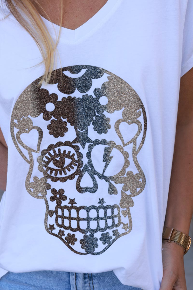T-shirt blanc col V manches courtes tête de mort mexicaine en paillettes dégradées