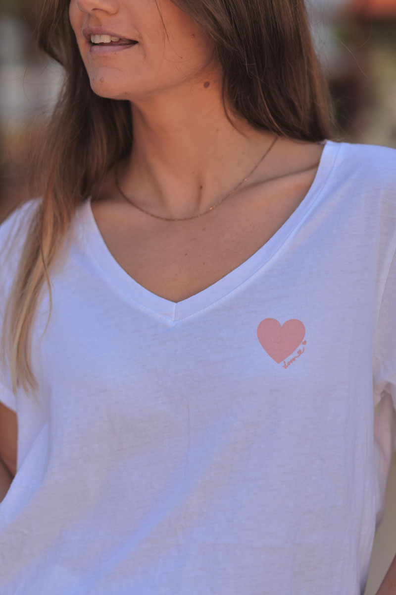 Tshirt blanc col v manches courtes avec petit cœur love et gros cœur dos rose