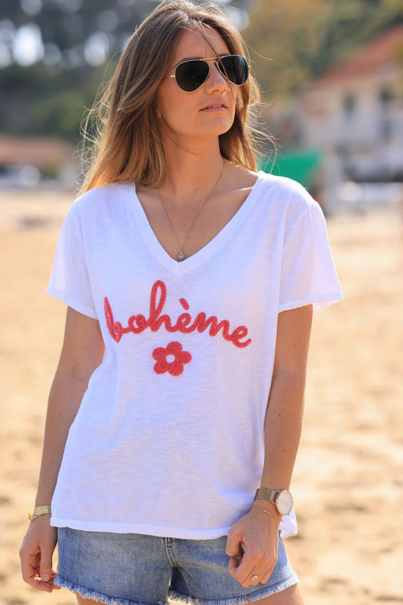 Tshirt blanc en coton col v Bohème et fleurs bouclettes corail