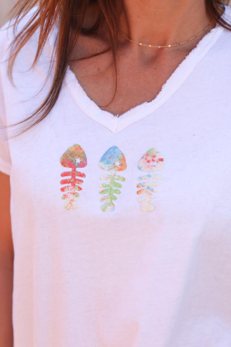 Tshirt blanc en coton col franges trio poissons coloré G202 (1)