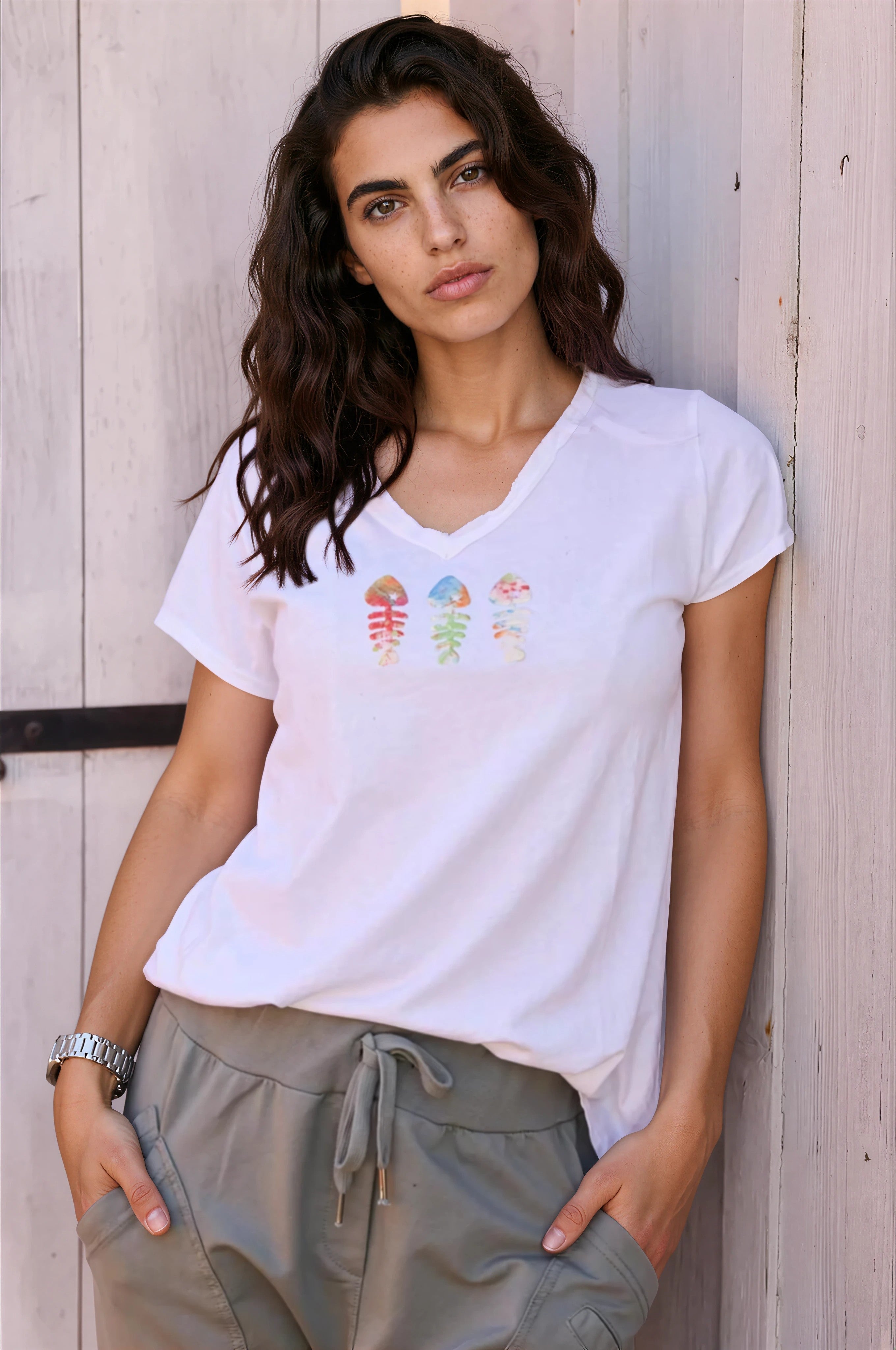 White cotton t-shirt with raw collar and trio colored fish
