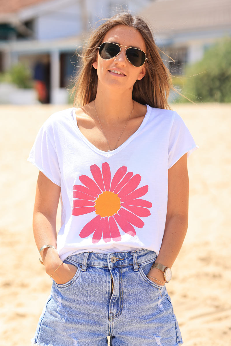 White V-neck cotton t-shirt with large fuchsia daisy print