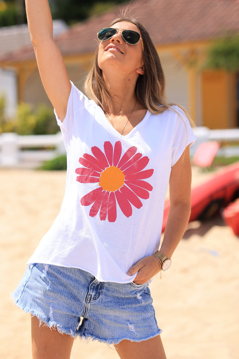 White V-neck cotton t-shirt with large fuchsia daisy print