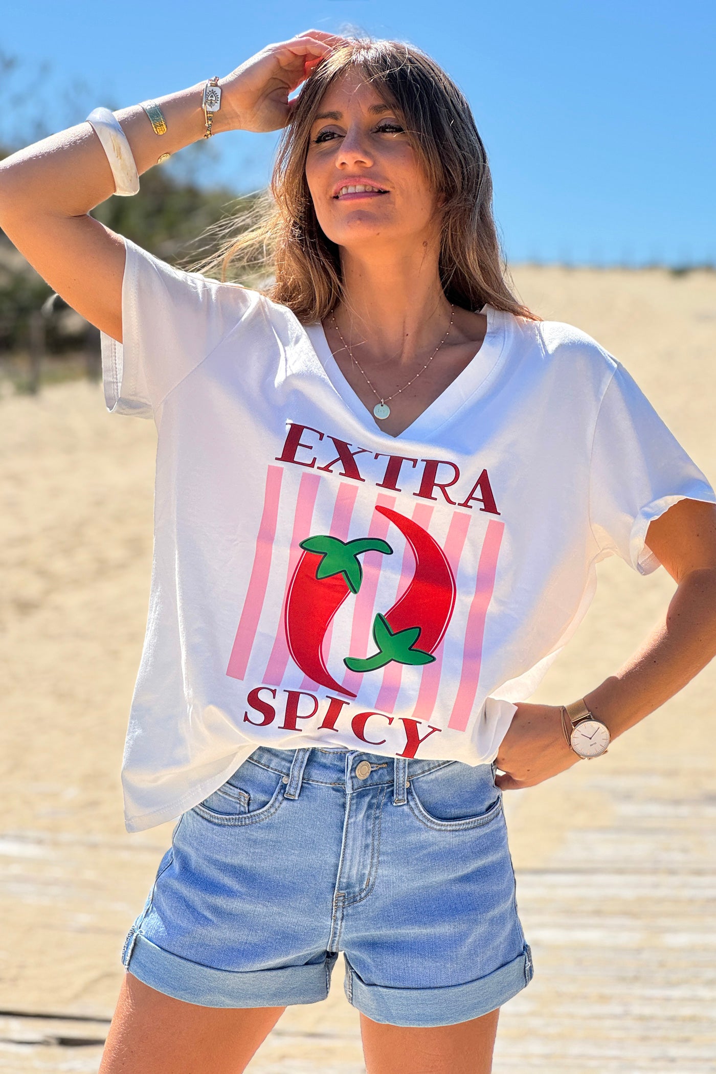 Tshirt blanc en coton imprimé Extra Spicy piment rouge col v