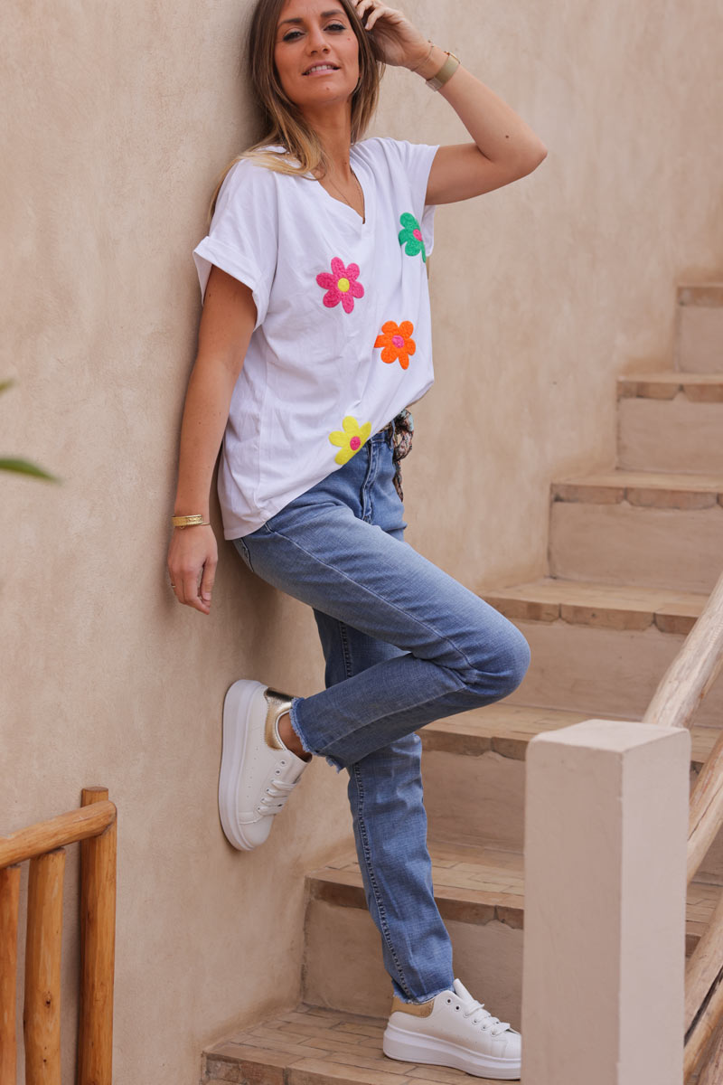 Slim fit stretch jeans with pocket embroidery and scarf belt