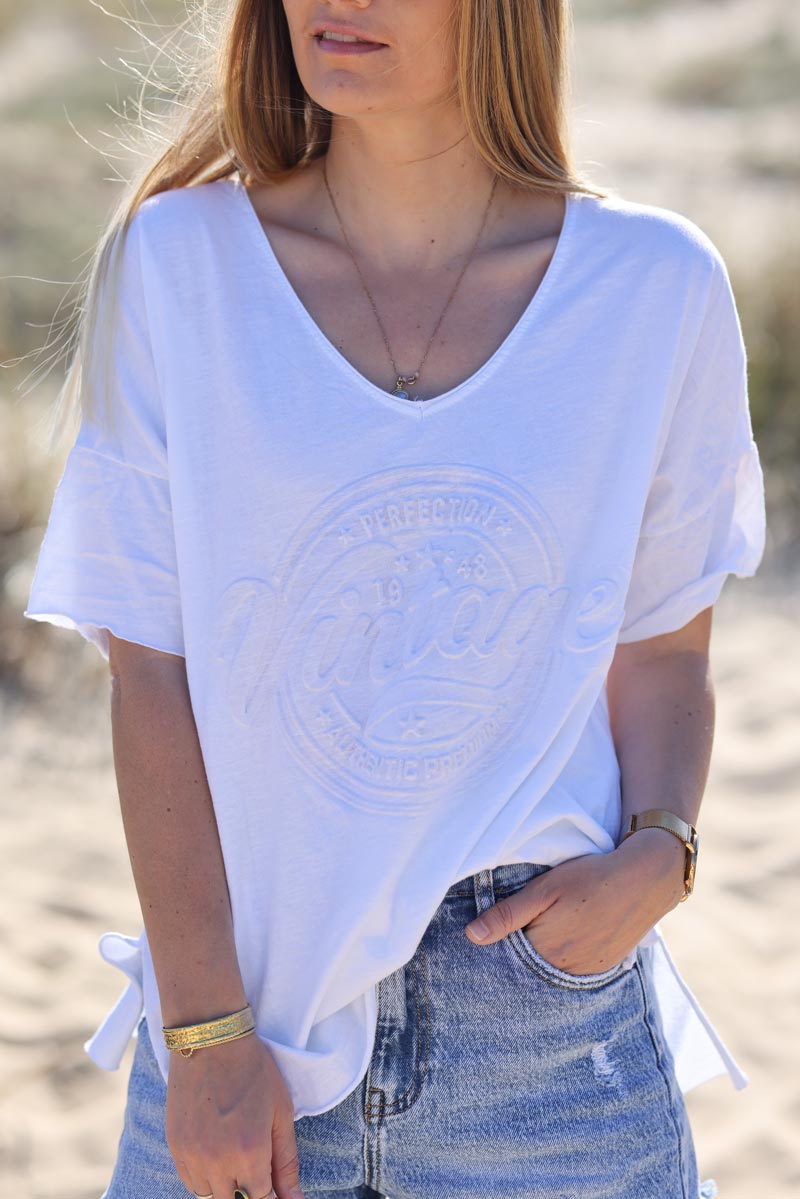 T-shirt blanc loose manches courtes logo vintage relief