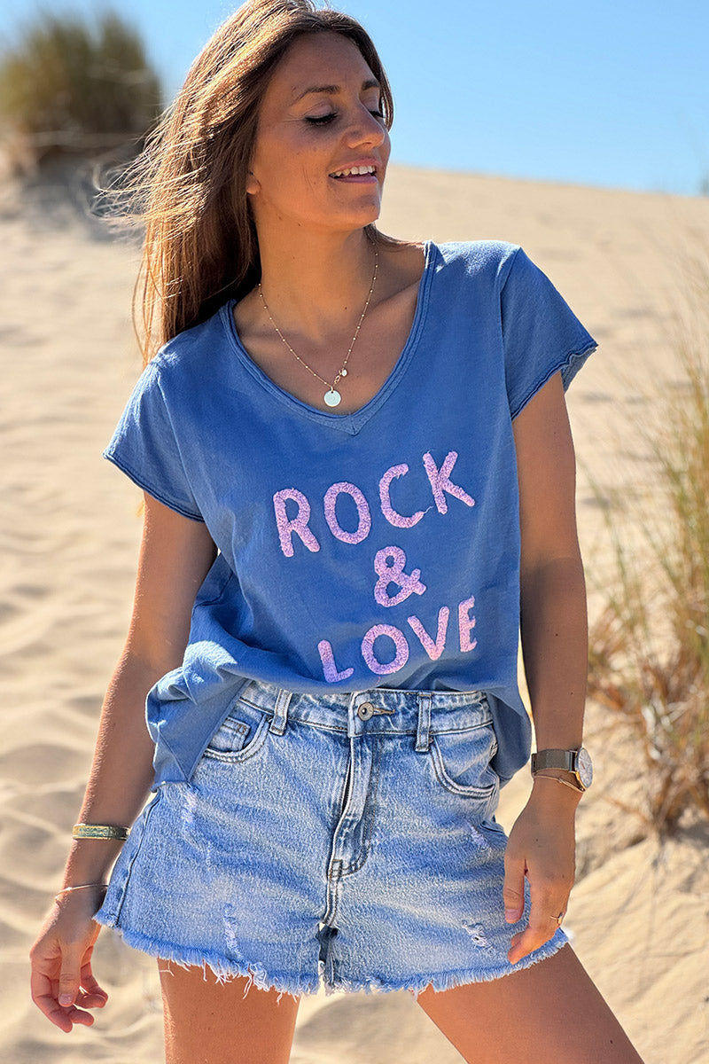 Tshirt bleu jean manches courtes col V rock and roll en bouclettes rose