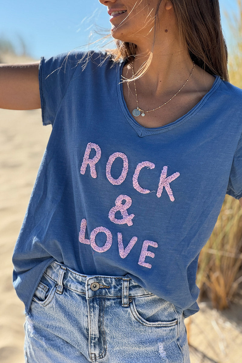 Tshirt bleu jean manches courtes col V rock and roll en bouclettes rose