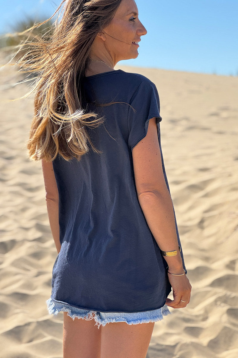 Tshirt bleu marine manches courtes col V rock and roll en bouclettes rose