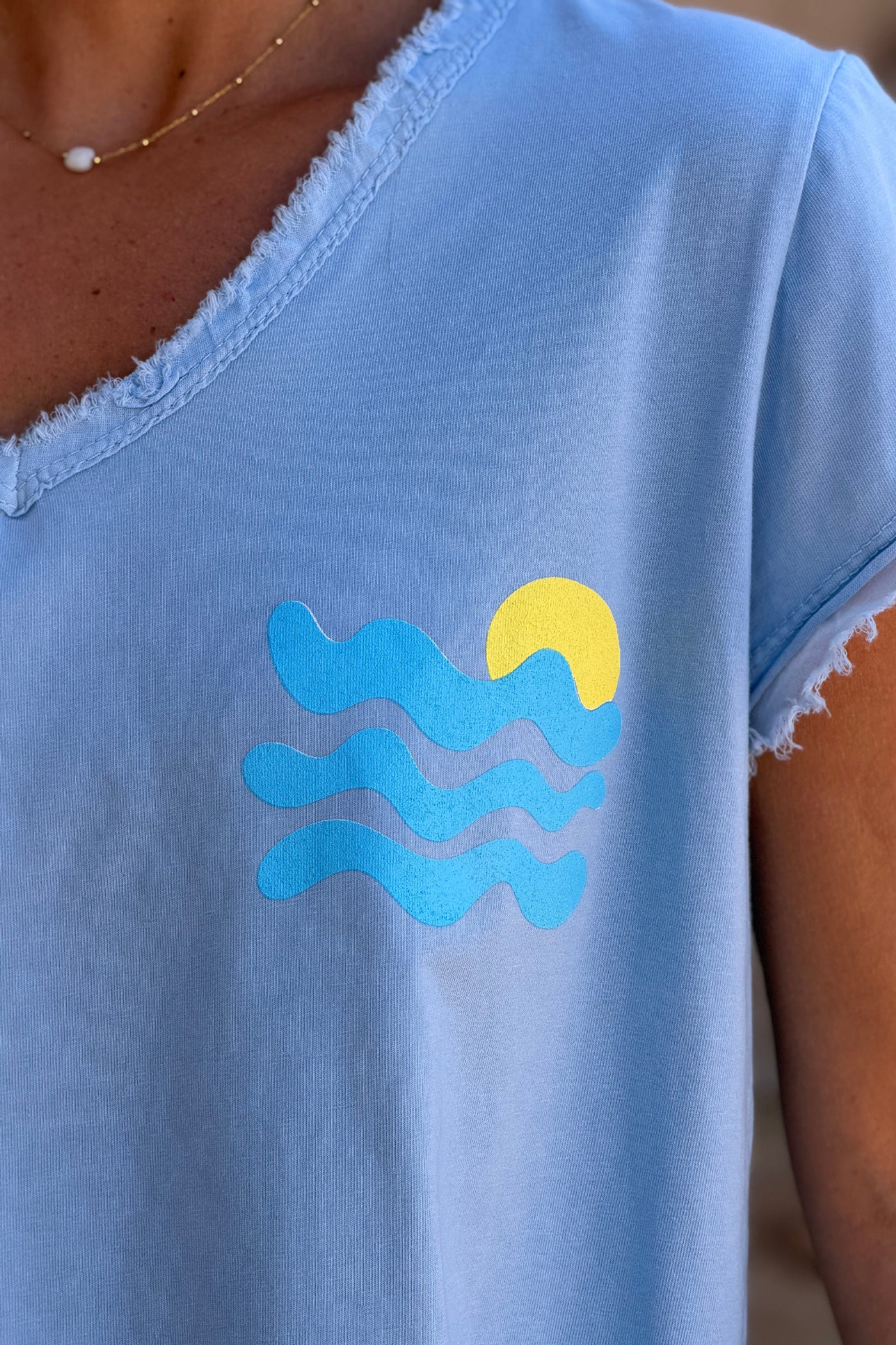 Tshirt bleu stretch et large vague et Cote d'Azur détail franges