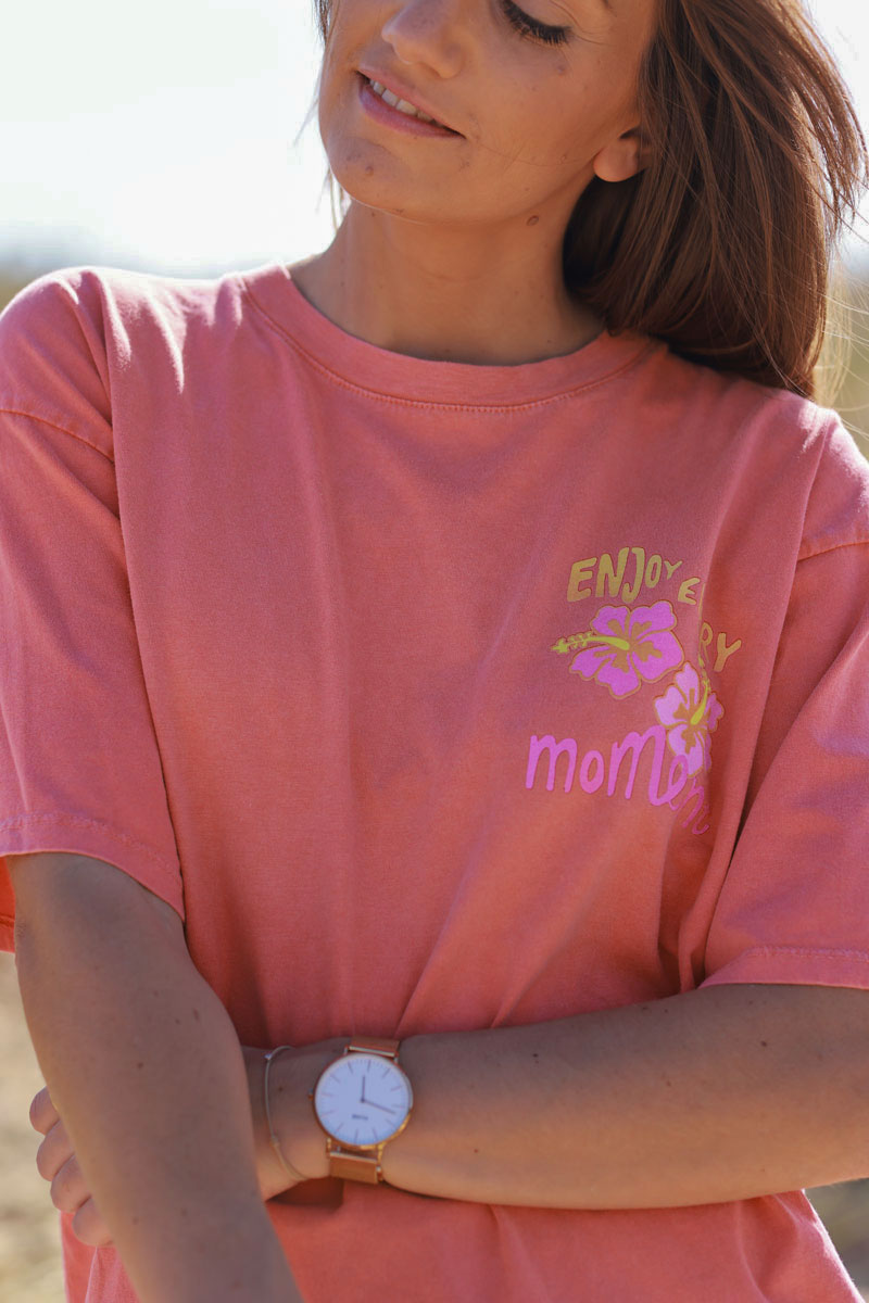 Tshirt corail délavé en coton Enjoy every moments hibiscus