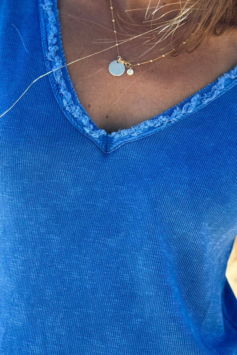 Tshirt coton stretch bleu roi délavé finitions petites franges