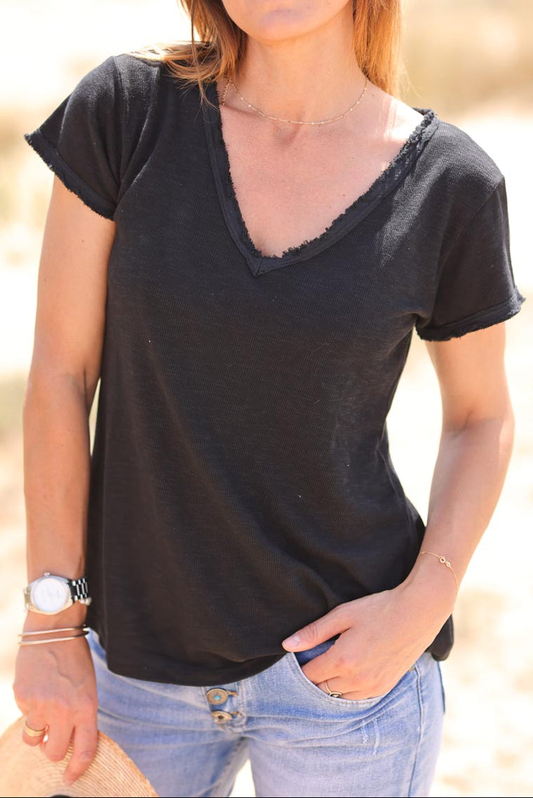 Black stretch cotton t-shirt with raw hems