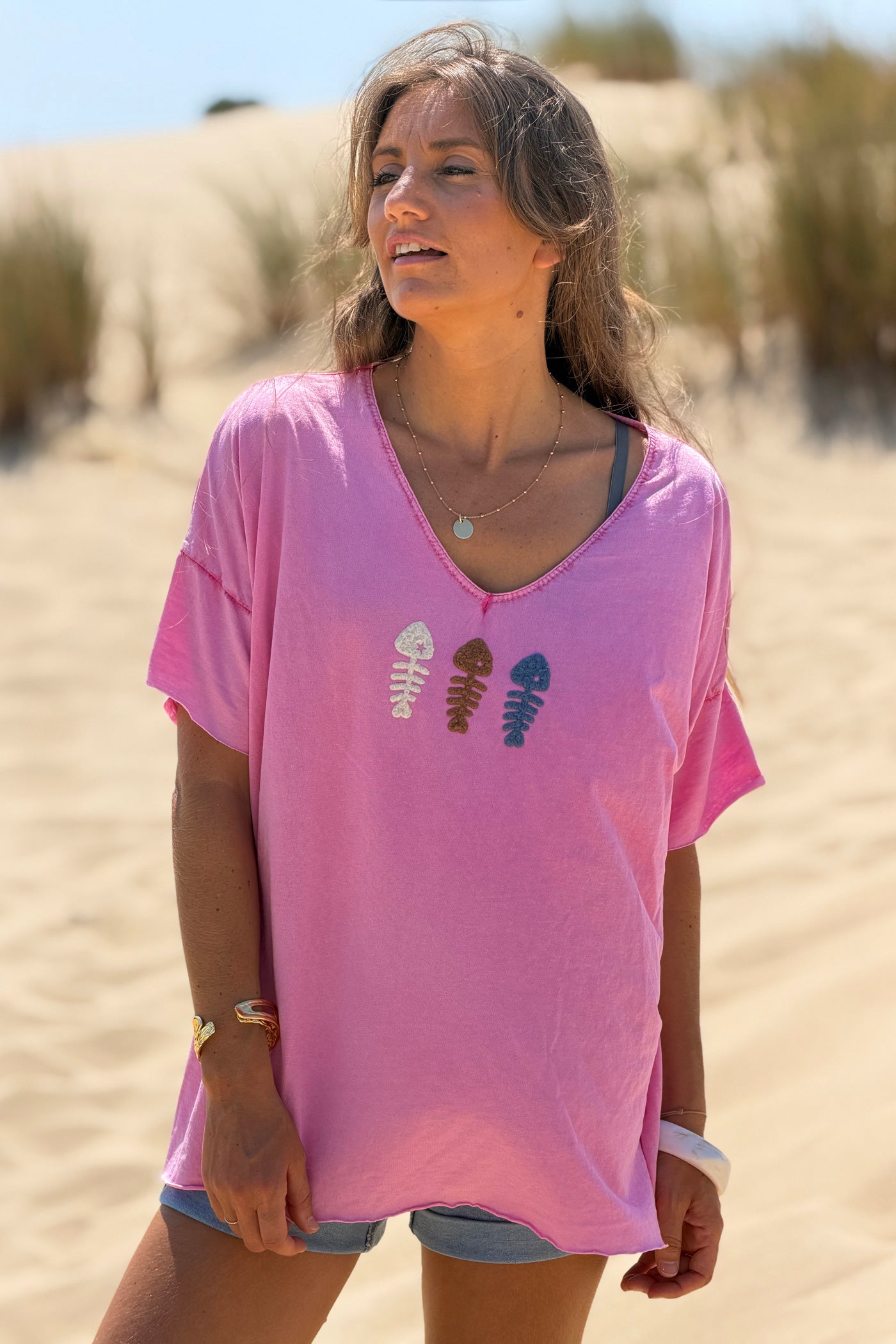 Tshirt coupe loose col v rose délavé trio poisson en bouclettes