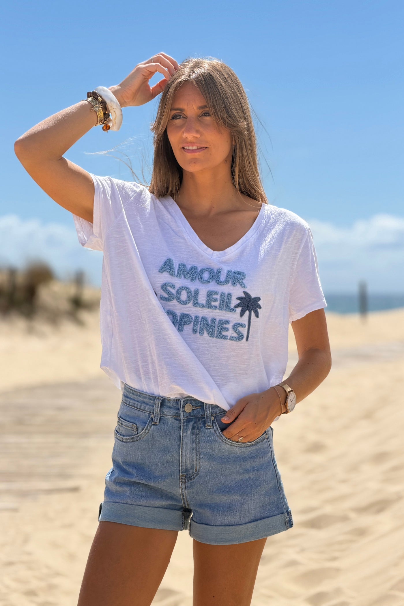 Tshirt en coton blanc broderie bouclettes éponge bleu Amour soleil copines
