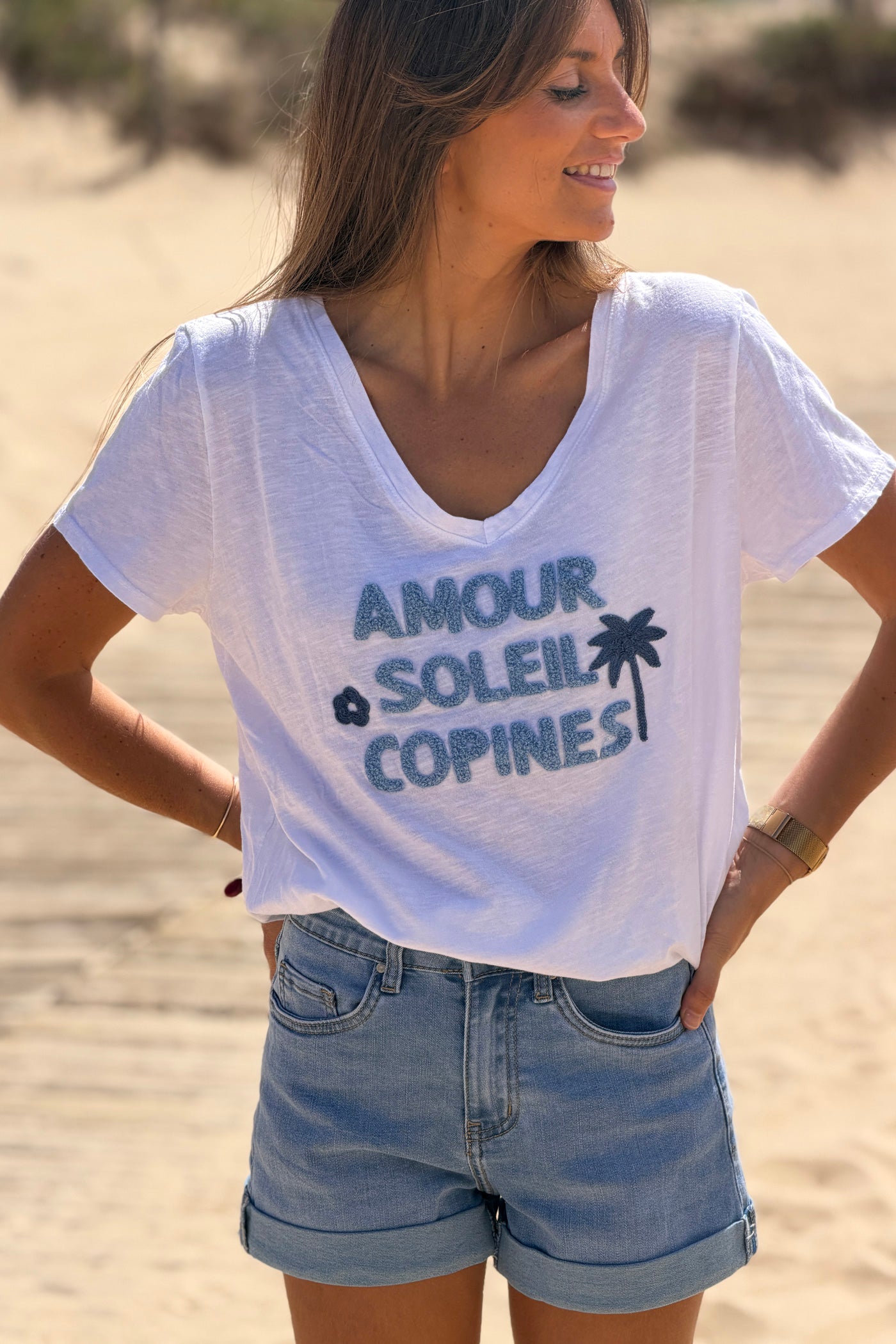 Tshirt en coton blanc broderie bouclettes éponge bleu Amour soleil copines