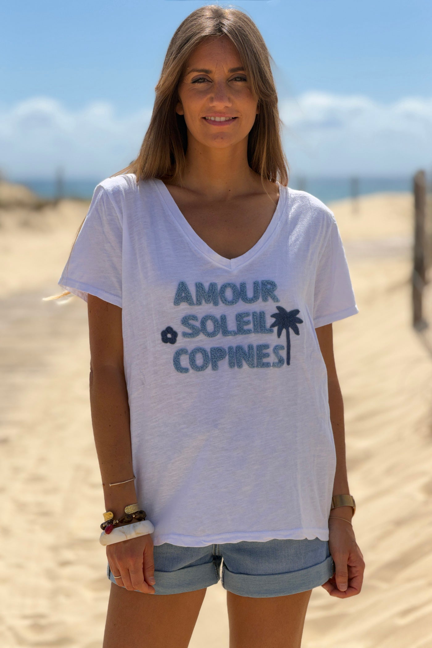 Tshirt en coton blanc broderie bouclettes éponge bleu Amour soleil copines