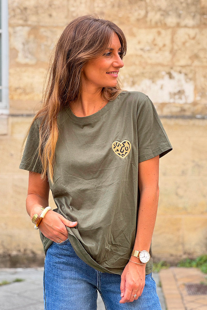 T-shirt en coton kaki broderie cœur léopard