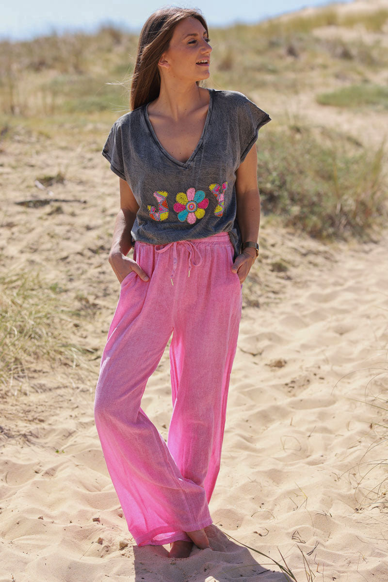 T-shirt gris délavé col v broderie JOY en perles colorées