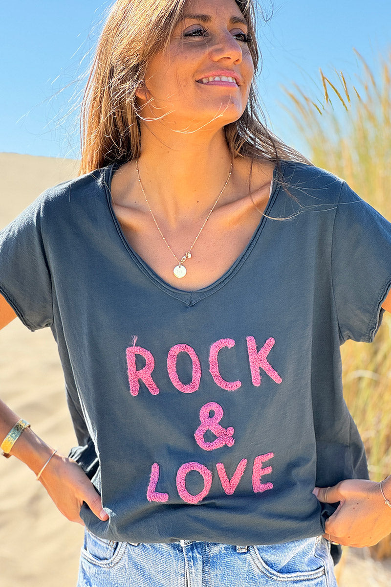 Tshirt gris foncé manches courtes col V rock and roll en bouclettes rose