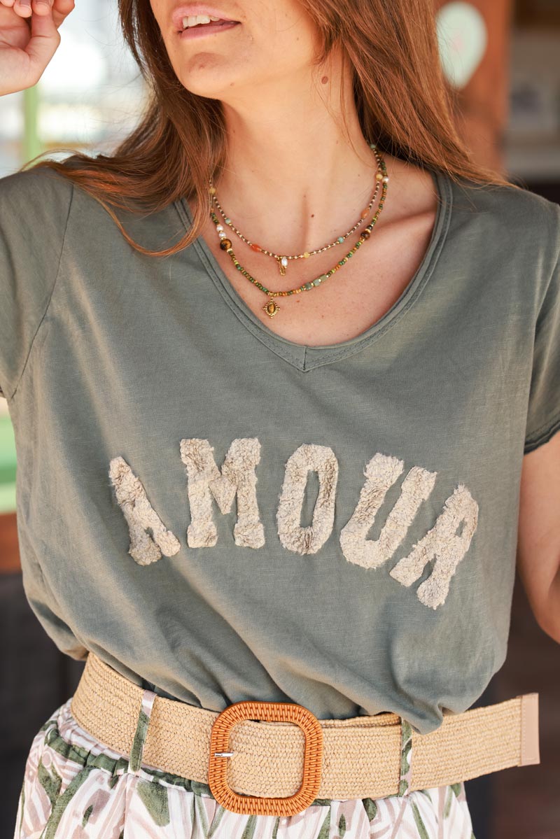T-shirt kaki col V manches courtes Amour bouclette beige