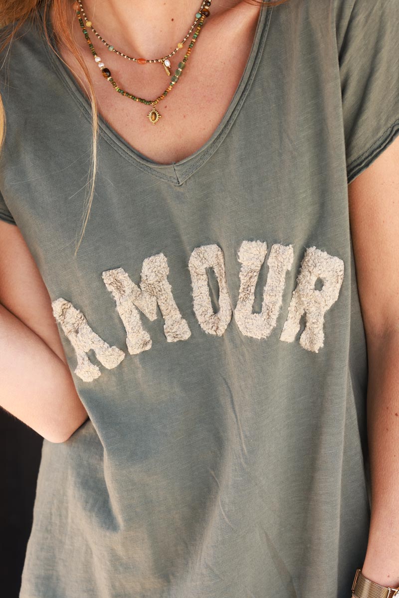 T-shirt kaki col V manches courtes Amour bouclette beige