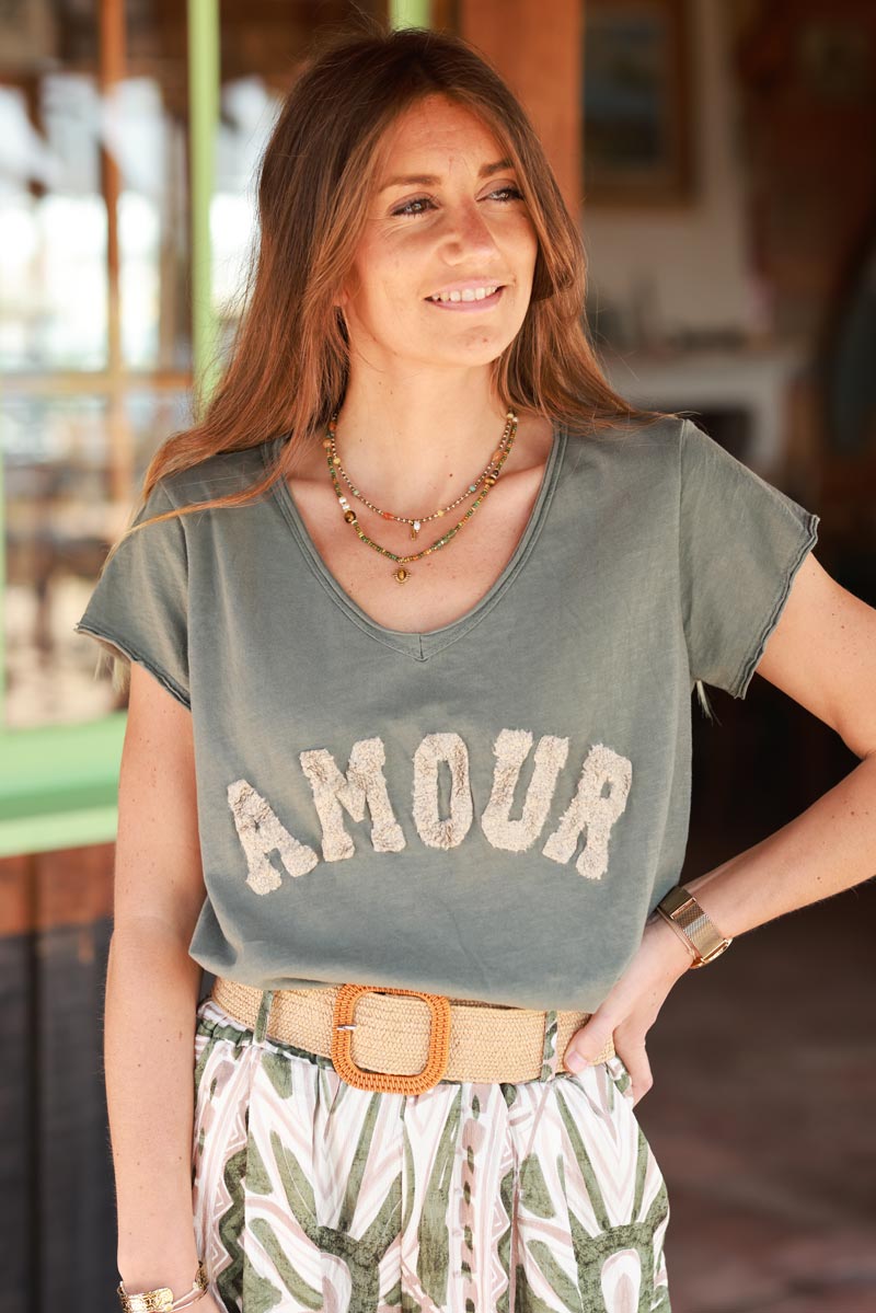 T-shirt kaki col V manches courtes Amour bouclette beige