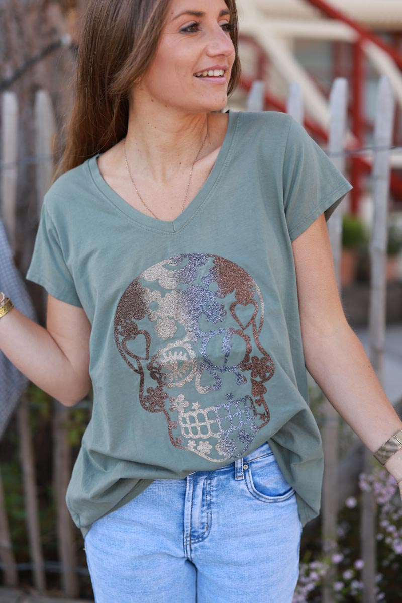 T-shirt kaki col V manches courtes tête de mort mexicaine en pailettes dégradées