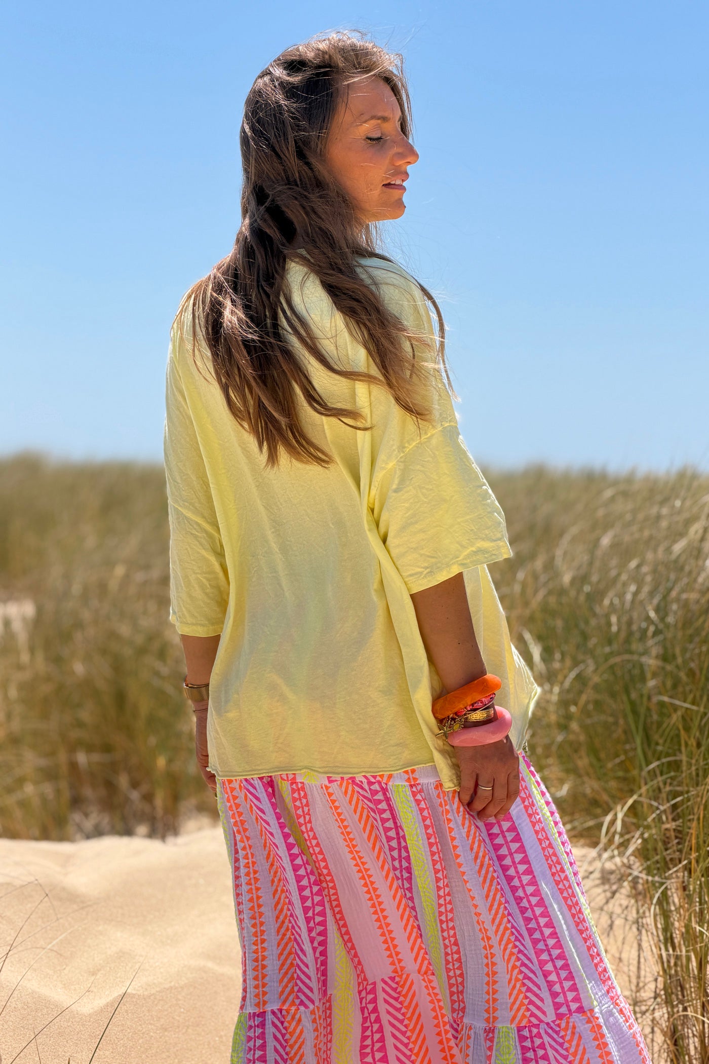 Tshirt large et loose jaune en coton étoile follow the light col v