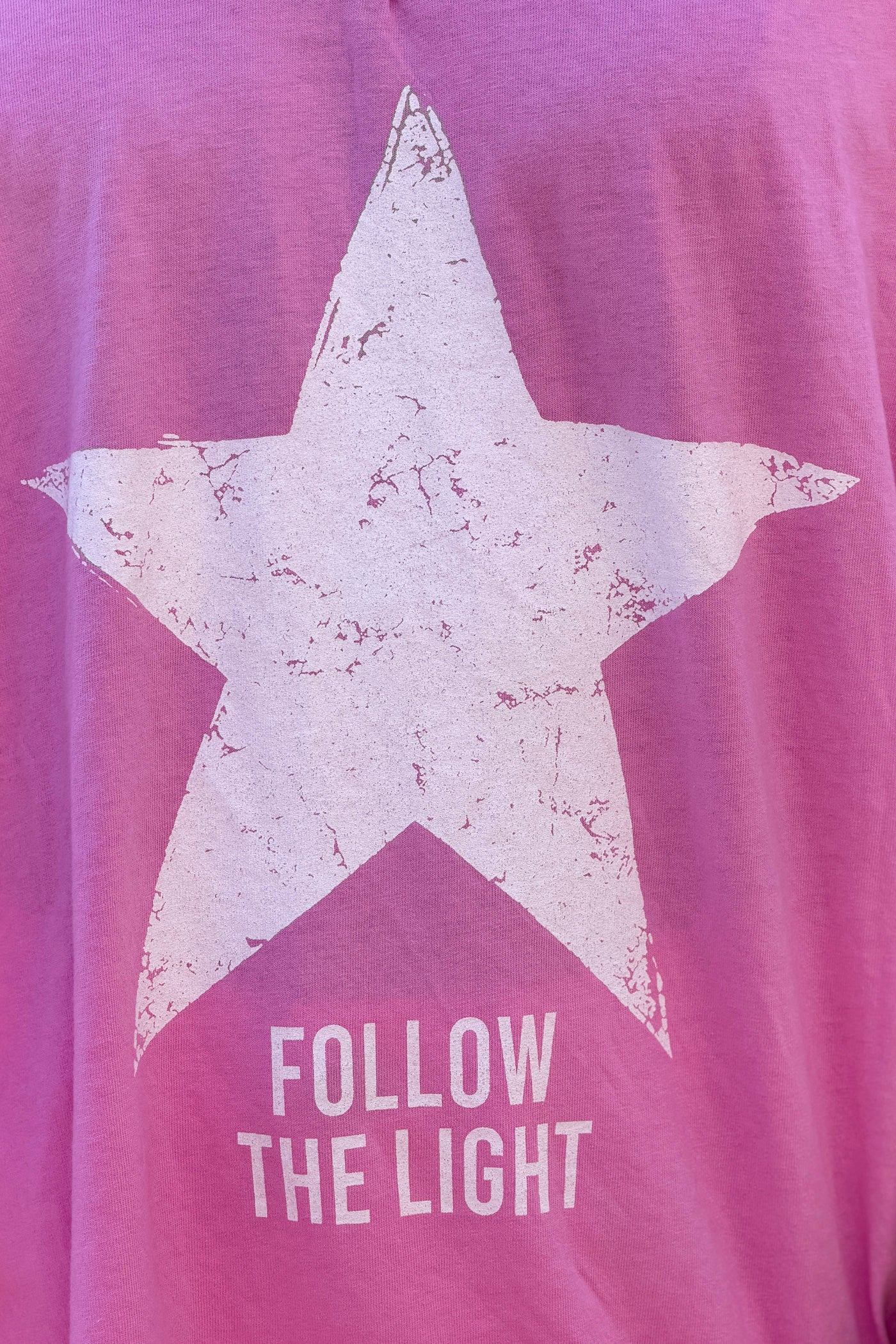 Tshirt large et loose rose en coton étoile follow the light col v