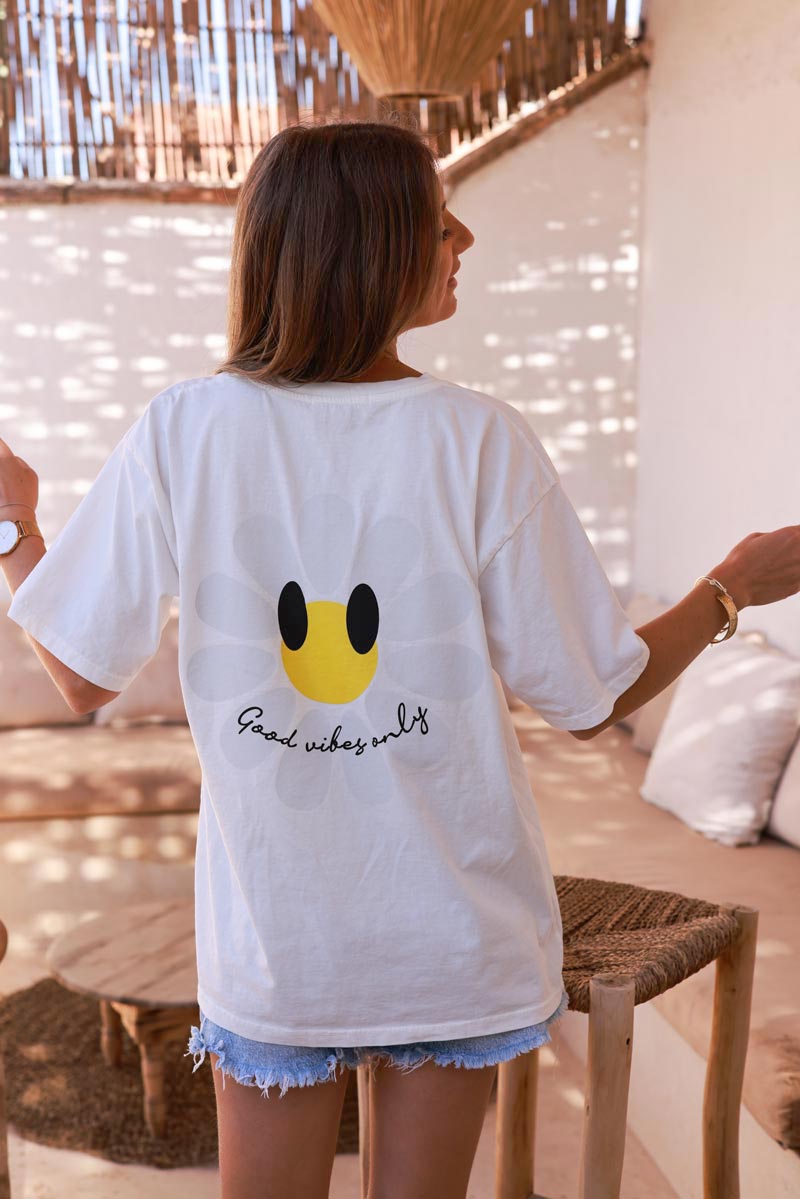 T-shirt loose blanc cassé col rond manches courtes marguerite good vibes only en sérigraphie