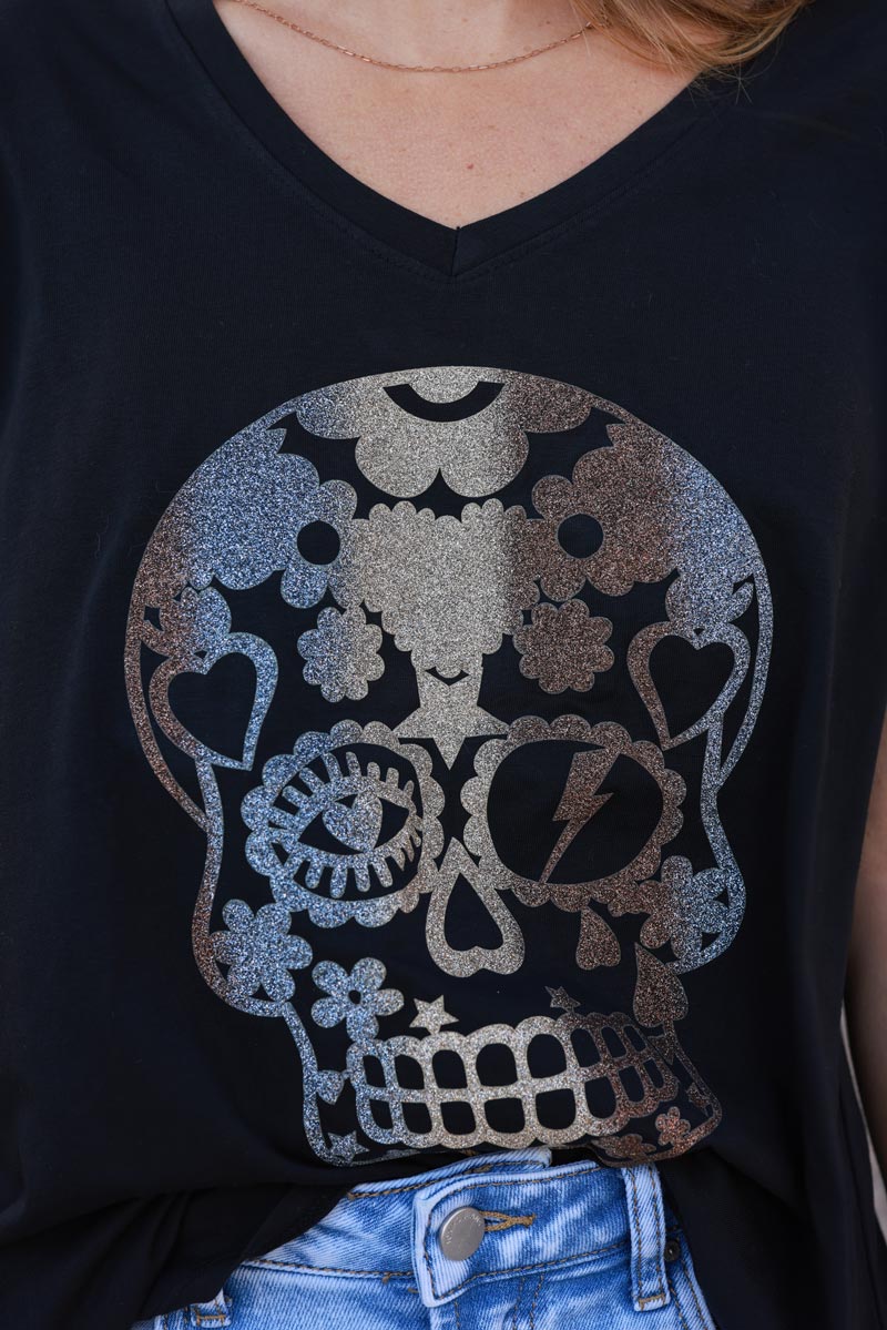 T-shirt noir col V manches courtes tête de mort mexicaine en pailettes dégradées
