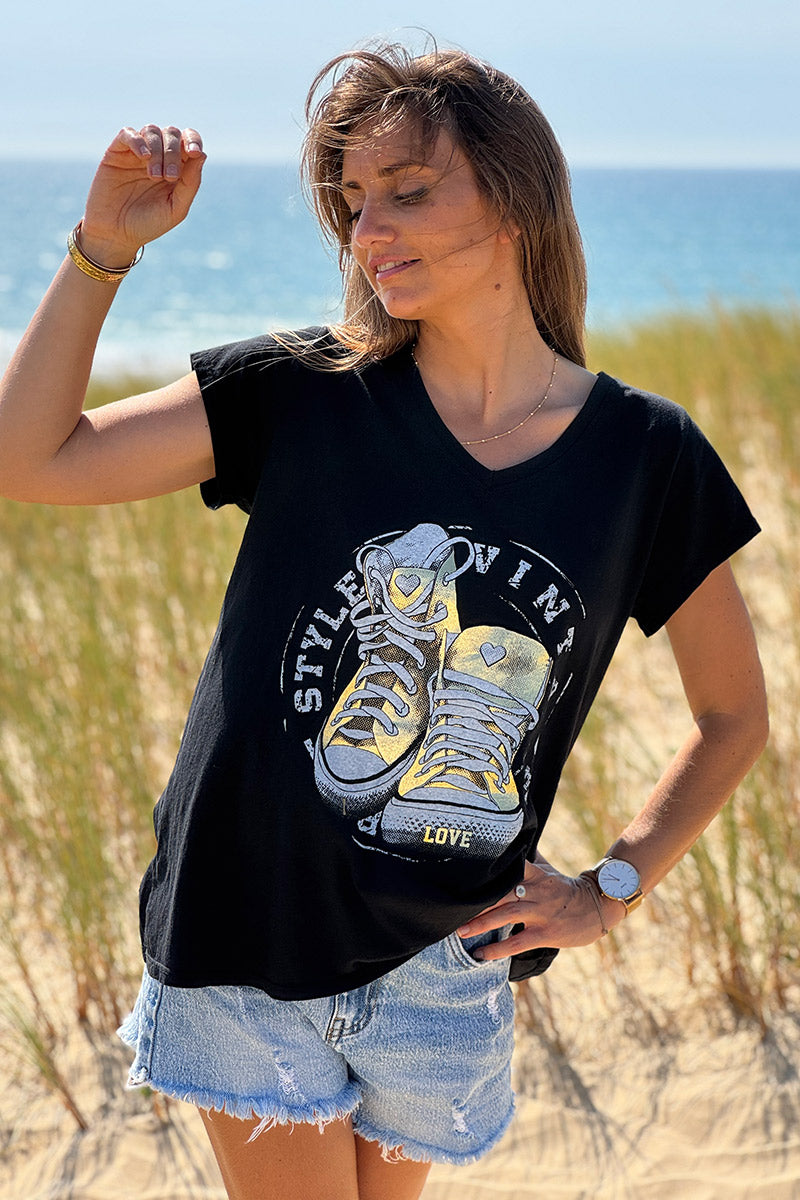 Tshirt noir en coton col v logo baskets dorées vintage