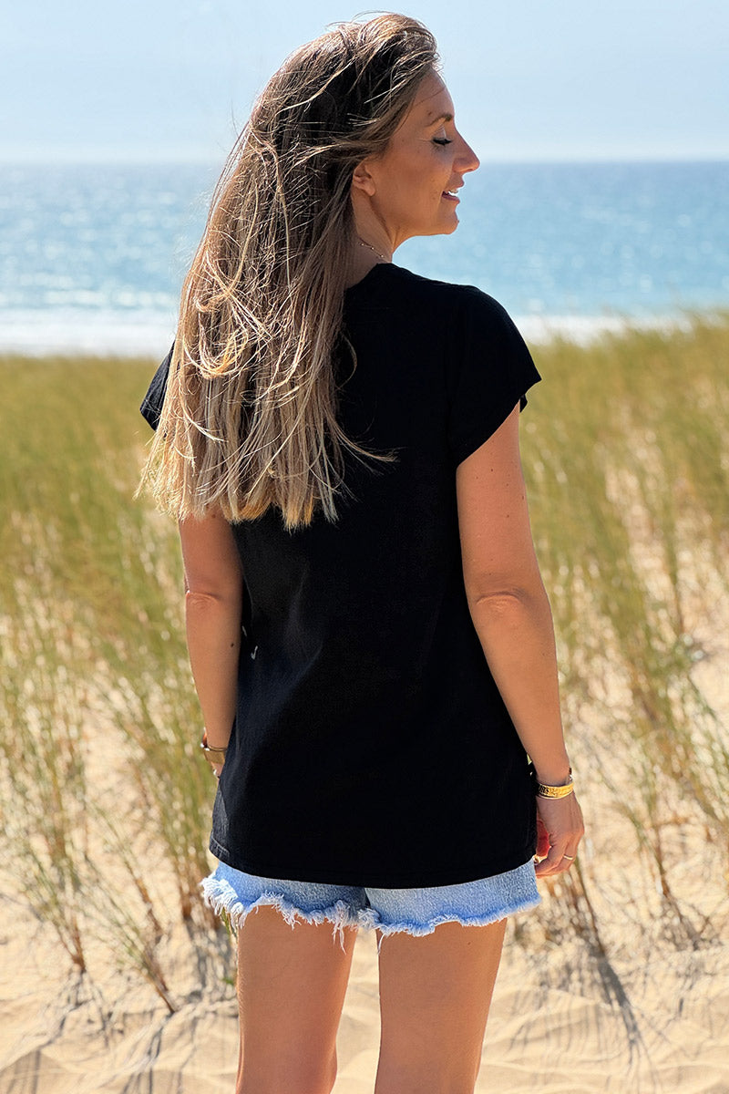 Tshirt noir en coton col v logo baskets dorées vintage