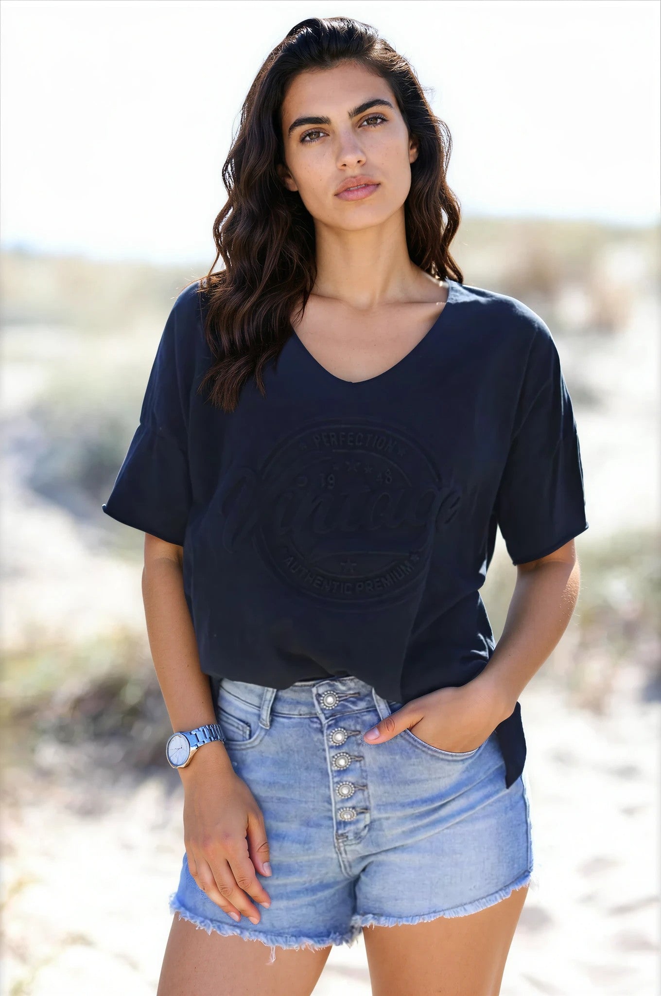 T-shirt noir loose manches courtes logo vintage relief