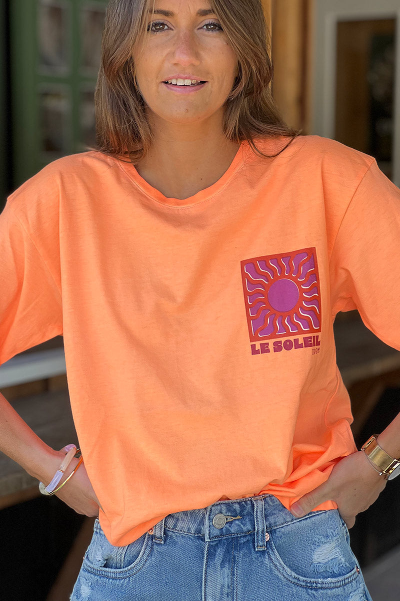 T- shirt orange fluo en coton Le Soleil rose et orange devant et dos