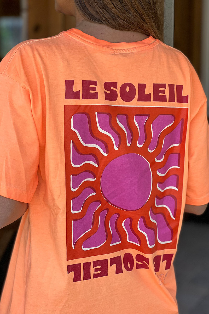 T- shirt orange fluo en coton Le Soleil rose et orange devant et dos